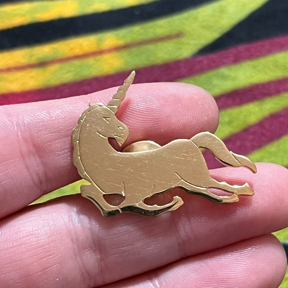 Vintage Avon Whimsigoth Unicorn Equestrian Gold Tone Metal Costume Jewelry Pin
